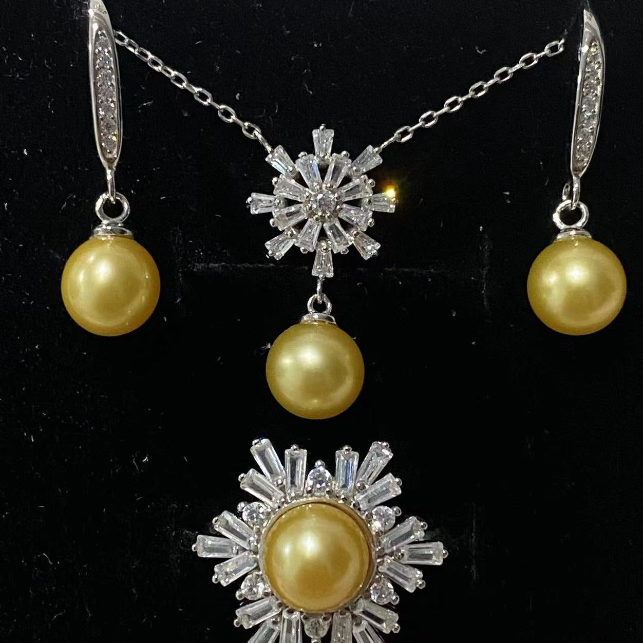 [26] Necklace sample