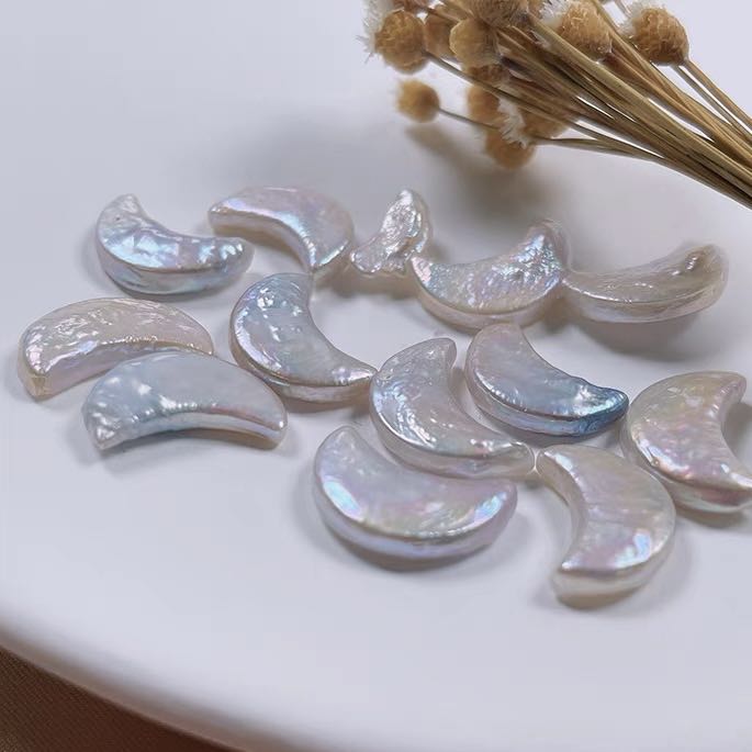 NEW Moon   ( Baroque |2 pcs / 1 clam )